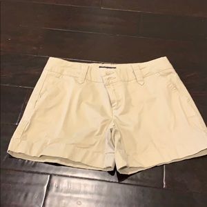 Tommy Hilfiger shorts 🩳 size 4